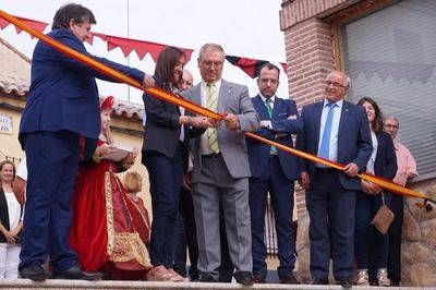 La Feria Medieval del Vino de Montearagón seduce a visitantes y expositores