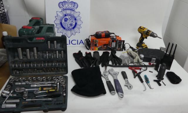 Detenidos infraganti cuando trataban de robar en una clínica