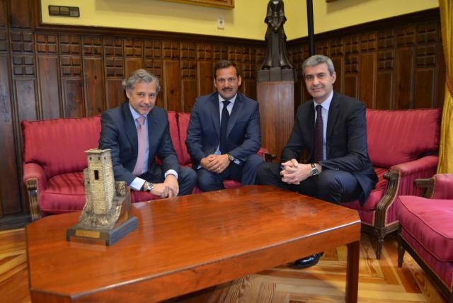 El presidente de la Diputación  se ha reunido con el consejero delegado del proyecto Puy Du Fou en Toledo