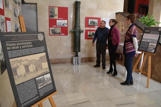 Unas 400 personas visitaron la Diputación y la exposición.