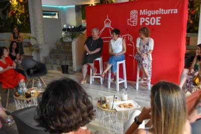 El PSOE pide a todas las mujeres que "se piensen su voto"