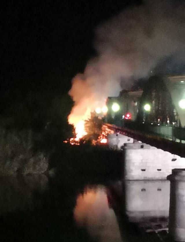 Se declara un incendio junto al talaverano Puente de Hierro | FOTOS