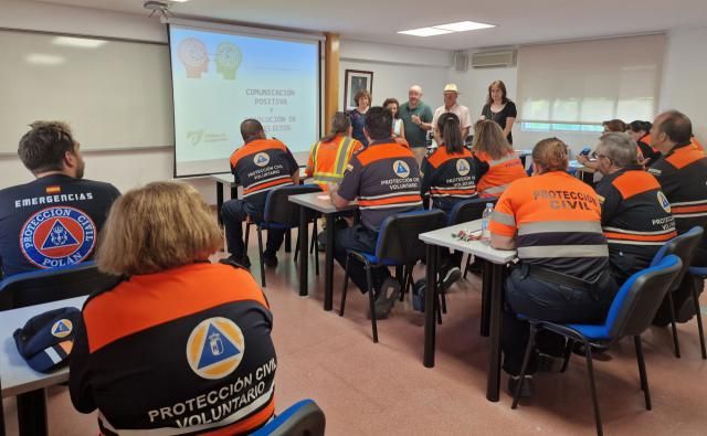 Voluntarios de Protección Civil se forman en resolución de conflictos