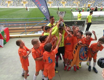 La escuela de Fútbol CF Élite Talavera conquista Portugal