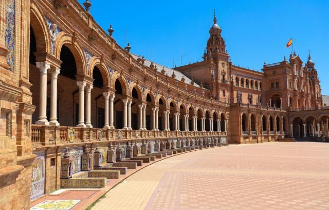 ¿Sabes cuáles son las plazas con mayor encanto de Europa?