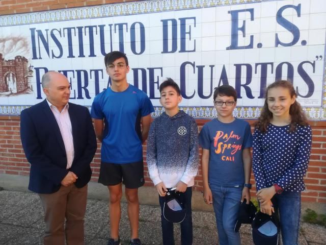 Tres alumnos del IES Puerta de Cuartos premiados en el certamen regional 'Pasión por Crear'