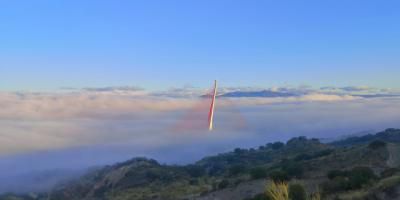 El puente atirantado de Talavera bajo la niebla