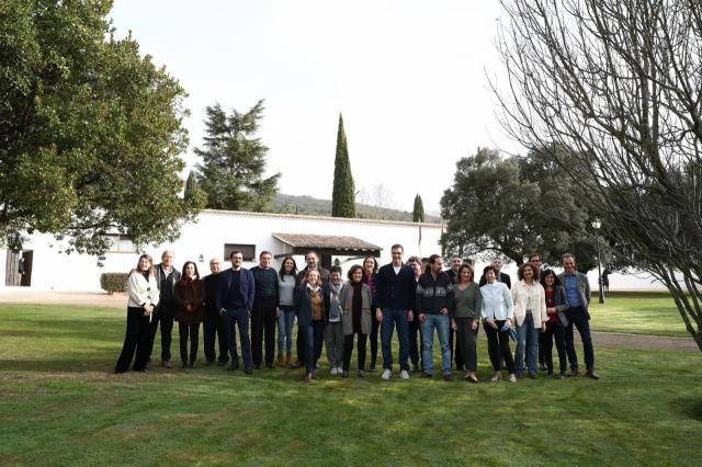 Foto de familia del Gobierno en los Quintos de Mora.