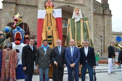 Los peregrinos acuden a la ciudad para disfrutar del desfile de Mondas y la Feria de Artesanía