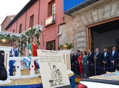 Multitudinario desfile del Cortejo de Mondas en Talavera de la Reina