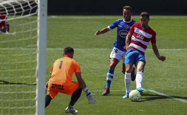 Rubén Sánchez busca el gol en el encuentro que el Recreativo jugó el pasado domingo ante el San Fernando.