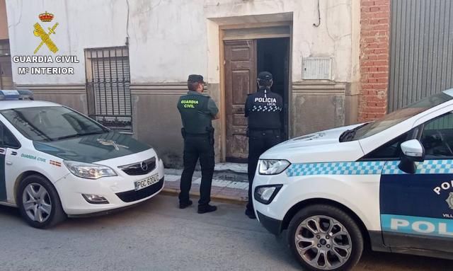 Detienen a tres hombres mientras robaban en una vivienda 