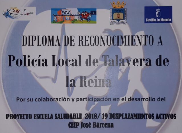 La Policía Local de Talavera recibe un premio del CEIP José Bárcenas