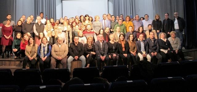 Foto de familia con los representantes municipales.