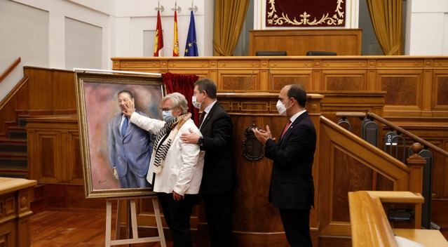 Las Cortes de CLM homenajean al turlequeño Jesús Fernández Vaquero