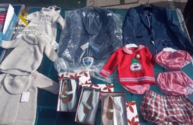 Detenidos por robar ropa para venderla en el mercadillo municipal