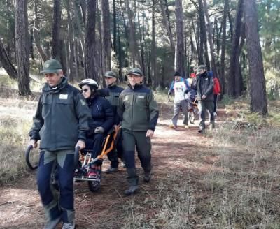 La Junta apuesta por la práctica del senderismo inclusivo con la colaboración del Cuerpo de Agentes Medioambientales