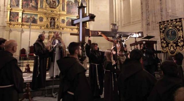 El Santísimo Cristo de la Buena Muerte recorrerá las calles de Toledo esta madrugada