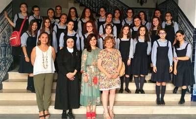 Las alumnas de la Compañía de María visitan el Ayuntamiento