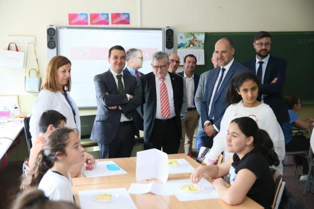 Los consejeros de Agricultura y Educación visitan el CEIP ‘Pablo Iglesias’ de Talavera