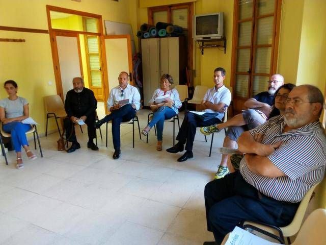 El delegado, David Gómez, en la Mesa Motor junto a representantes de Ayuntamiento, Diputación, Federación de Asociaciones de Vecinos y representantes de otros colectivos