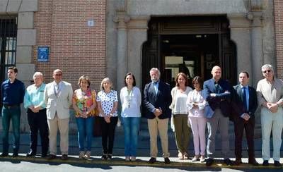 El Ayuntamiento guarda un minuto de silencio por las víctimas de Londres