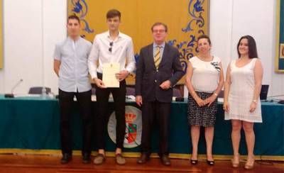 La UCLM premia a los alumnos destacados de CLM, entre ellos, un talaverano