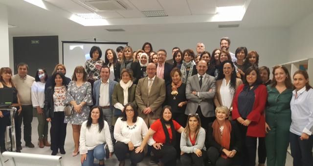 Foto de familia de la clausura de los talleres de empleo desarrollados en la ciudad