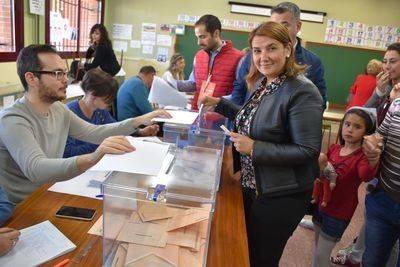 Tita García y Montserrat Muro también votan en Talavera