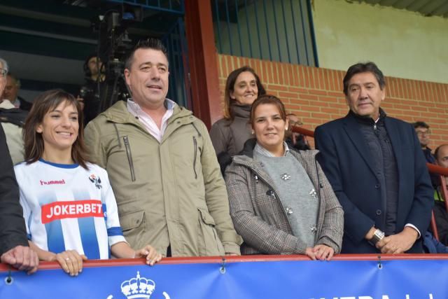 Dorado y García en el homenaje del CF Talavera a Sandra Sánchez.