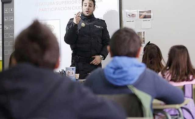 Policía Nacional impartirá charlas en colegios sobre drogas, acoso e internet