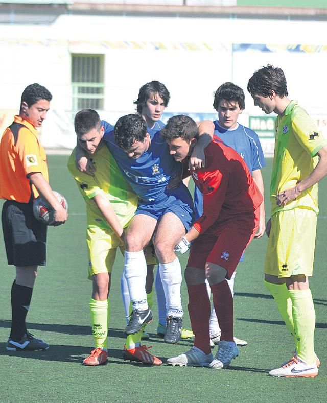 Temporada 2013/2014. La UD Talavera la finalizó como último en la División de Honor de Juveniles