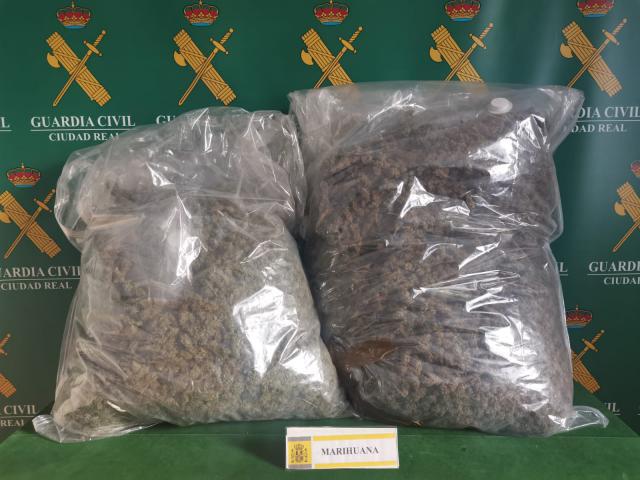 Pillado con dos sacos de 11 kilos de marihuana en el coche