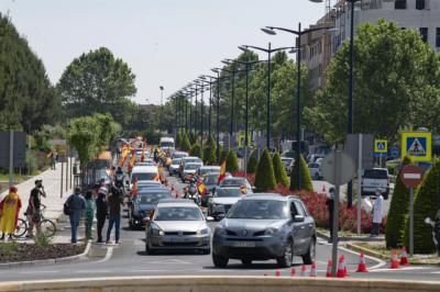 ÚLTIMA HORA | VOX, banderas y coches por las calles de CLM