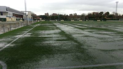 La lluvia obliga a suspender los partidos en el Pablo Mela y el Zarra