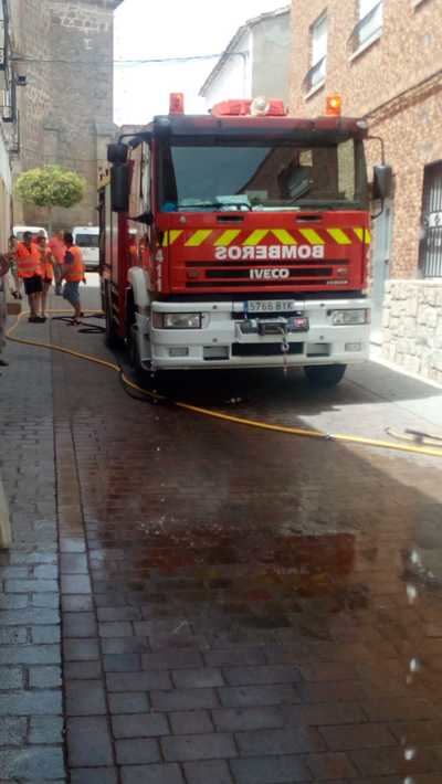 Un incendio en una cocina en Calera y Chozas obliga a evacuar a dos personas