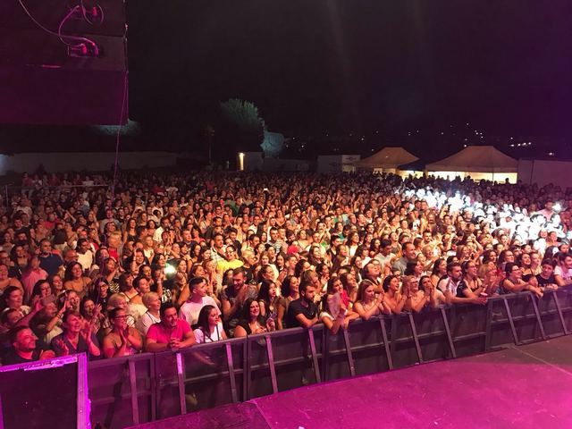 Segurilla acogió el multitudinario concierto del famoso cantante Demarco