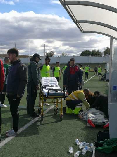 Trasladado un jugador del CD Argés al hospital tras un choque durante el partido