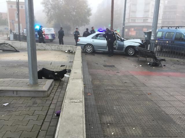 Aparatoso accidente en la rotonda de la Avenida Francisco Aguirre