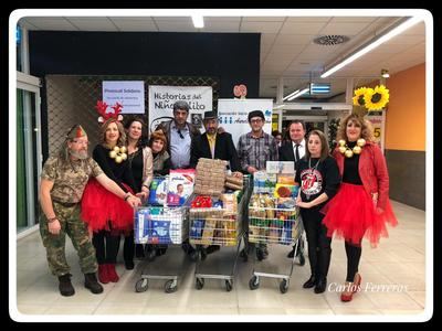 Decenas de talaveranos contribuyen en el photocall solidadario Niño Polito