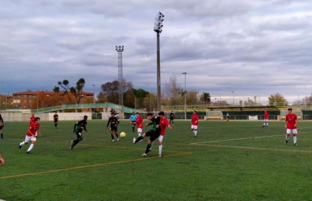 Una imagen del partido de esta tarde en El Zarra.