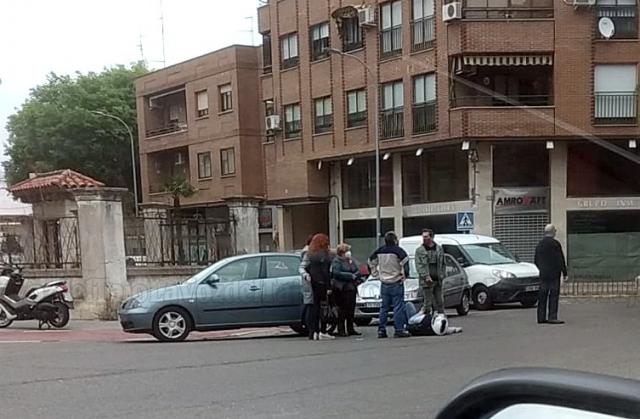 TALAVERA | Colisión entre un turismo y una motocicleta en la rotonda de Pío XII