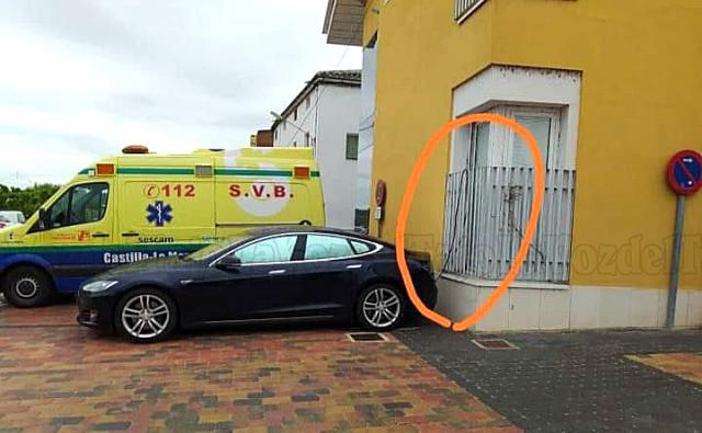 El coche de un médico en Puente del Arzobispo