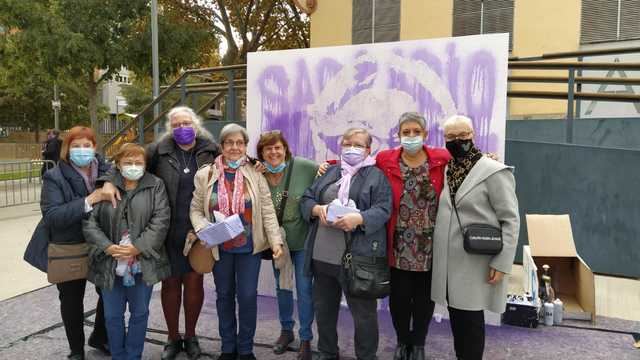 Así fue el emocionante homenaje en Badalona a la artesana de Lagartera