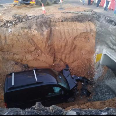 Un vehículo cae a una zanja de cinco metros en Toledo