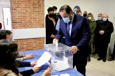 Paco Núñez vota a Feijóo como presidente del PP