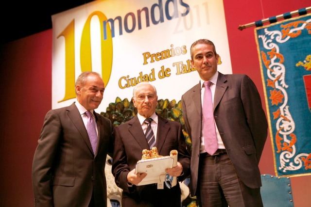 Julio Mayo cuando recibió el premio 'Ciudad de Talavera'