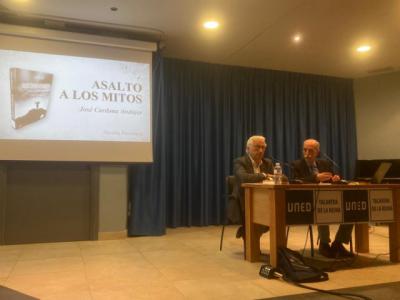 Presentada la nueva novela de José Cardona Andújar, “Asalto a los mitos”