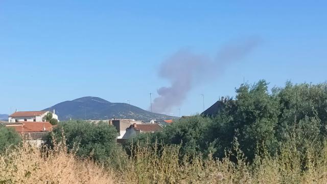 Controlan el incendio de un pueblo de la Jara toledana