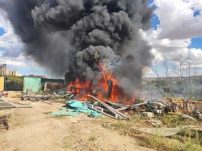 Un nuevo incendio junto al río Tajo atacó ayer a Toledo